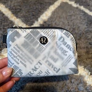 Lululemon Clippable Card Pouch Manifesto Print